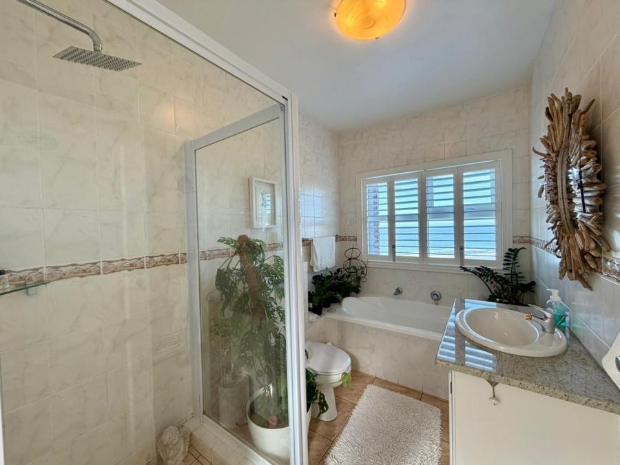 4 Bedroom Property for Sale in Constantia Kloof Western Cape
